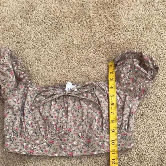 Mable medium floral crop off shoulder top and skirt set. - Picture 10 of 11